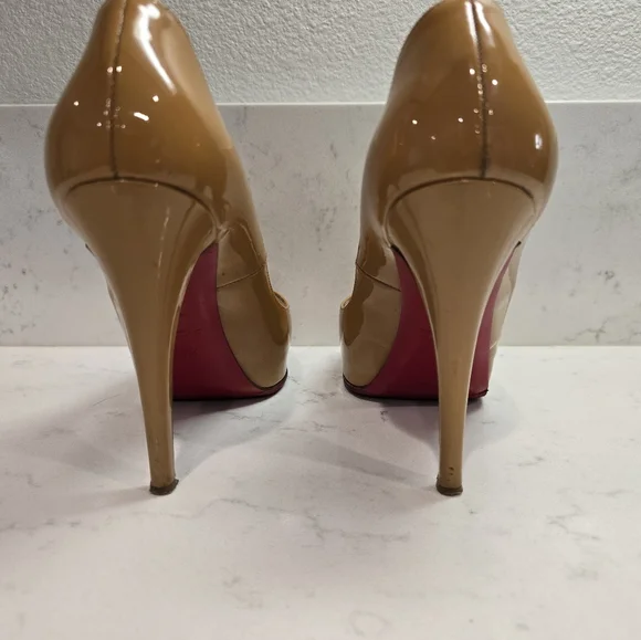 Authentic Christian Louboutin Tan Beige Patent Leather Very Prive Pumps Size 37 - Picture 6 of 11